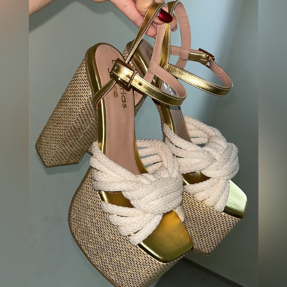 Gold Speckle Platform Sandal Size US 8